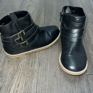 Old Navy zippered girls booties with gold hardware buckles